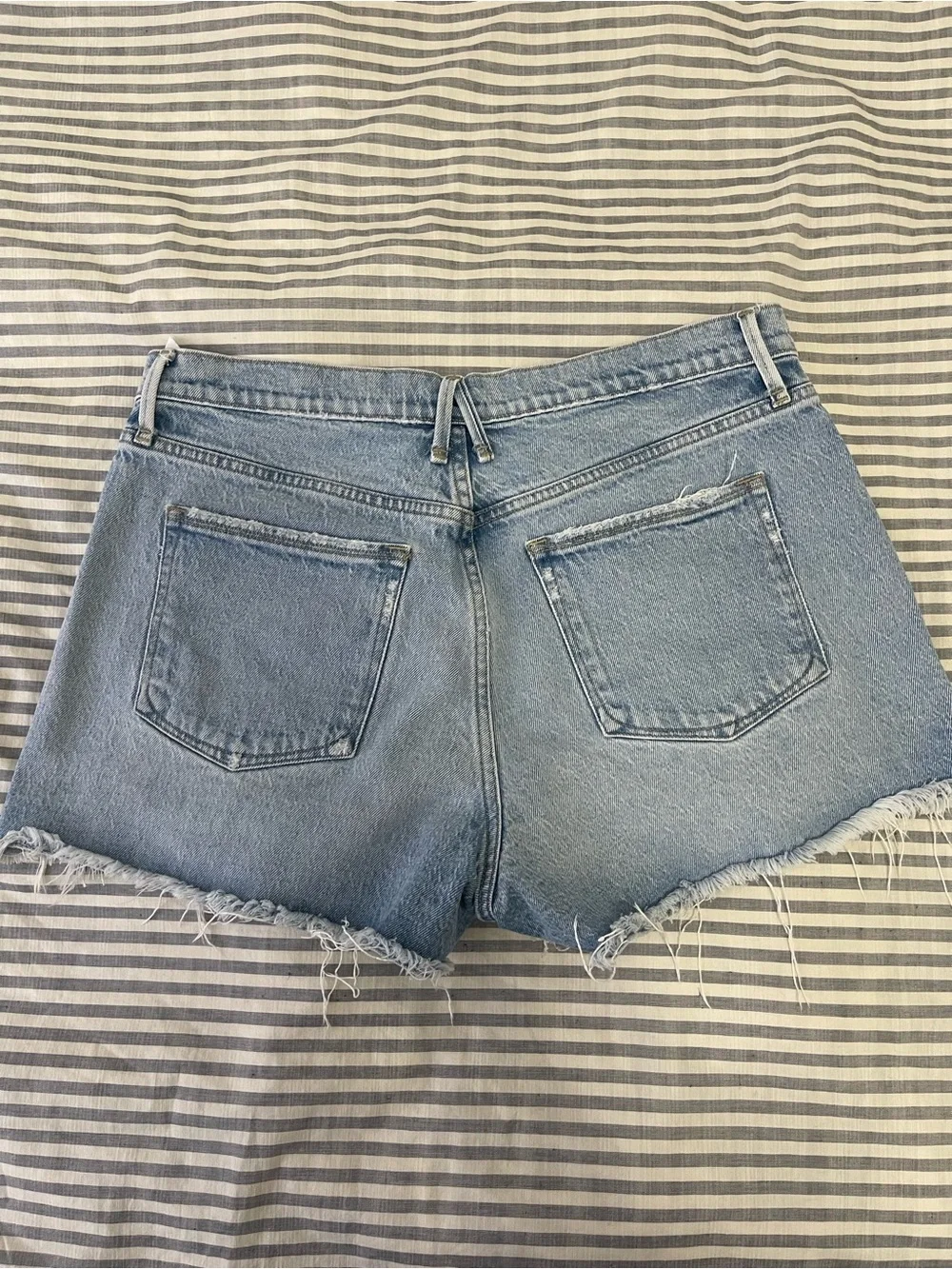 Good American 90’s cut off sz 8
